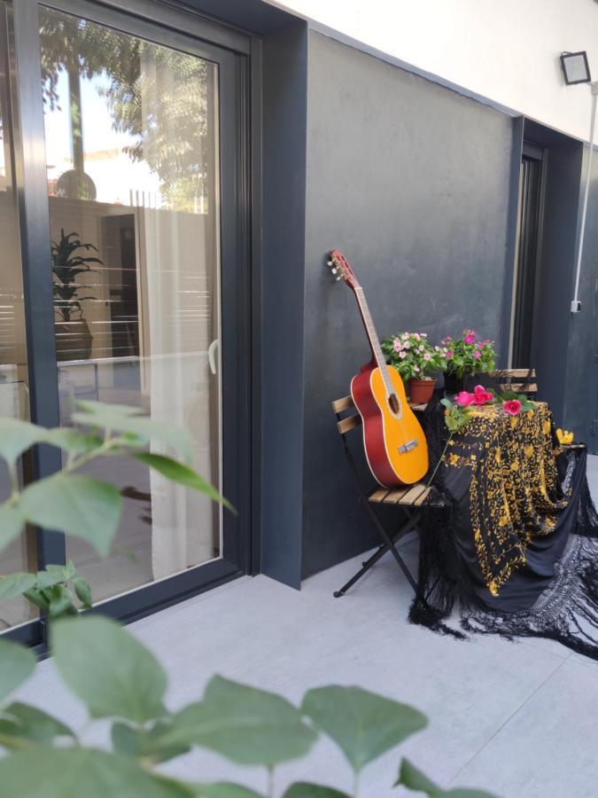 Bajo Luminoso En Barrio De Nervion Sevilha Exterior foto